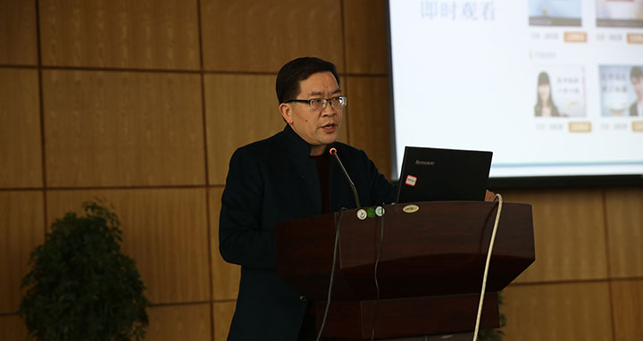 襄阳三中教务主任何志平作《教育信息化试点实践经验分享》 